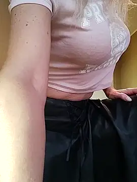 Snapshot of SelinaLovqx chatting on 21, 11, 2025 SelinaLovqx online show from 21, 11, 2025