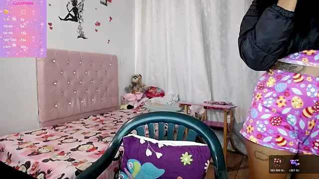 Snapshot of TaylorLight chatting on 4, 12, 2025 TaylorLight online show from 4, 12, 2025