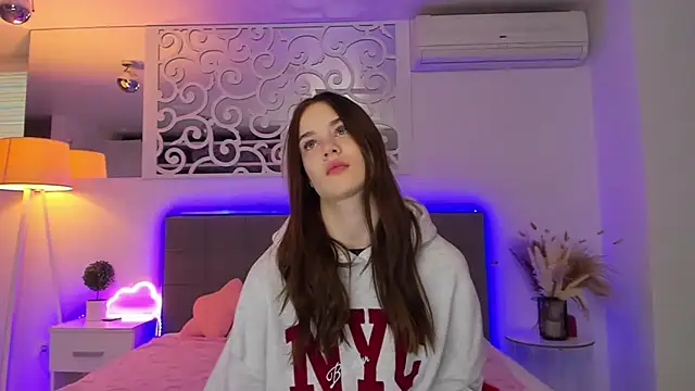 LuisaClover online show from 7, 2, 2026