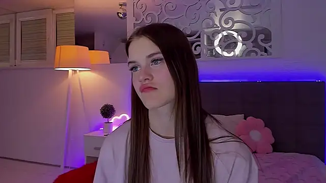 LuisaClover online show from 11, 4, 2026