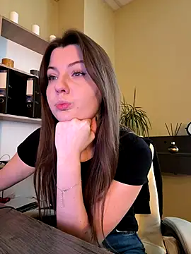 Snapshot of DollyRoma chatting on 12, 11, 2025 DollyRoma online show from 12, 11, 2025