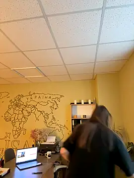 Snapshot of DollyRoma chatting on 17, 11, 2025 DollyRoma online show from 17, 11, 2025