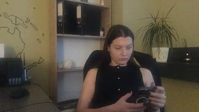 Snapshot of DollyRoma chatting on 25, 11, 2025 DollyRoma online show from 25, 11, 2025