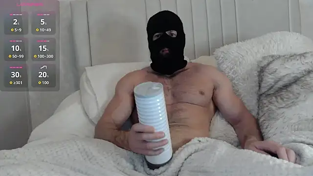 Snapshot of Masked_Bull38_Uk chatting on 14, 12, 2025 Masked Bull38 Uk online show from 14, 12, 2025