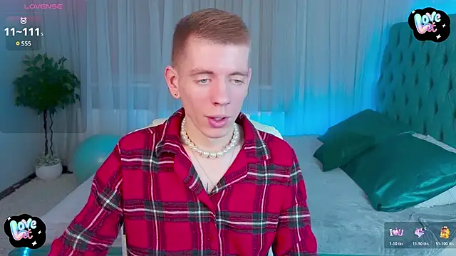 Cristian  Dior online show from 13, 12, 2025