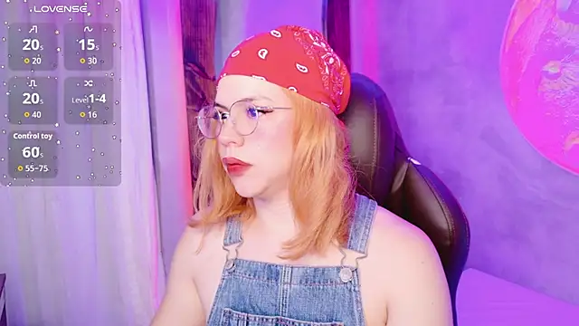 Snapshot of sussiestrawberry chatting on 28, 11, 2025 sussiestrawberry online show from 28, 11, 2025