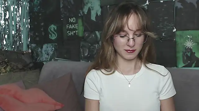 Snapshot of AlishaKellyi chatting on 30, 10, 2025 AlishaKellyi online show from 30, 10, 2025