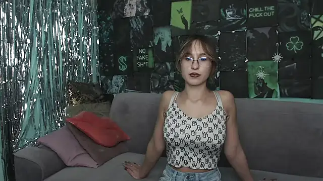 Snapshot of AlishaKellyi chatting on 10, 11, 2025 AlishaKellyi online show from 10, 11, 2025