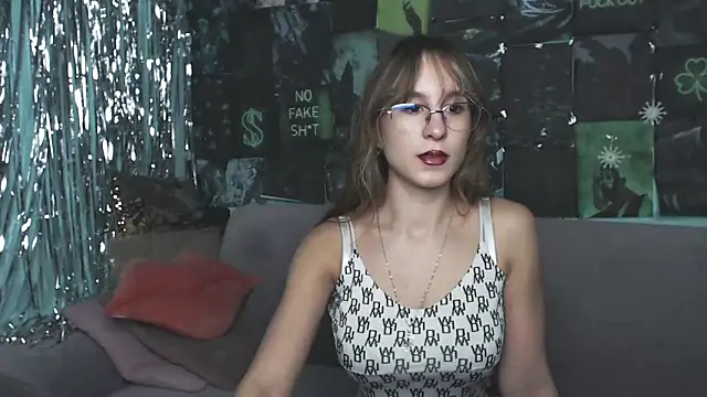 Snapshot of AlishaKellyi chatting on 11, 11, 2025 AlishaKellyi online show from 11, 11, 2025