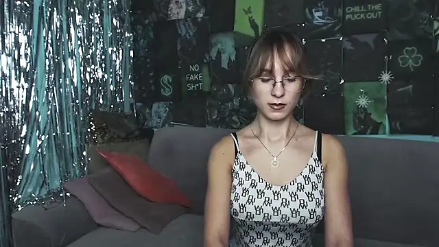 Snapshot of AlishaKellyi chatting on 13, 11, 2025 AlishaKellyi online show from 13, 11, 2025