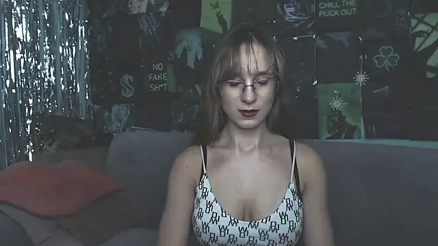 Snapshot of AlishaKellyi chatting on 16, 11, 2025 AlishaKellyi online show from 16, 11, 2025