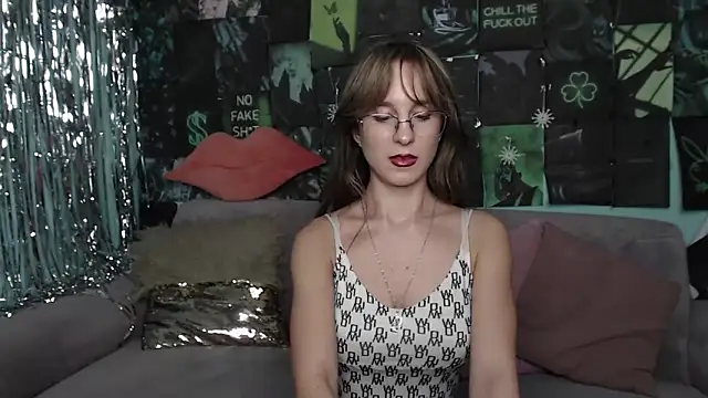 Snapshot of AlishaKellyi chatting on 18, 12, 2025 AlishaKellyi online show from 18, 12, 2025