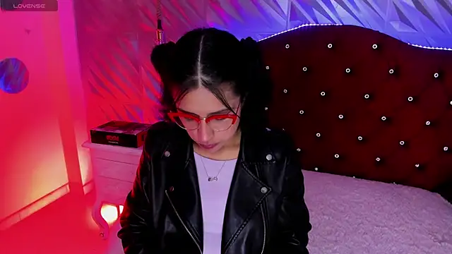 Snapshot of Roxanne_Han chatting on 24, 4, 2026 Roxanne Han online show from 24, 4, 2026