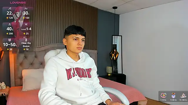 Snapshot of Maxii18_ chatting on 27, 10, 2025 Maxii18 online show from 27, 10, 2025