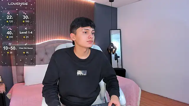 Snapshot of Maxii18_ chatting on 8, 11, 2025 Maxii18 online show from 8, 11, 2025