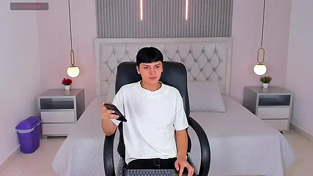 Snapshot of Maxii18_ chatting on 15, 12, 2025 Maxii18 online show from 15, 12, 2025