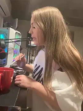 elliepixie online show from 23, 12, 2025