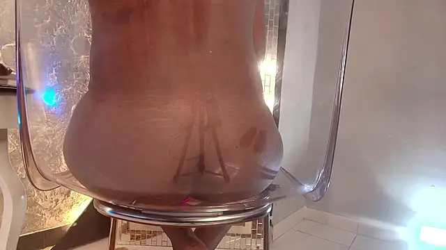 Snapshot of NaomiQueents chatting on 1, 11, 2025 NaomiQueents online show from 1, 11, 2025