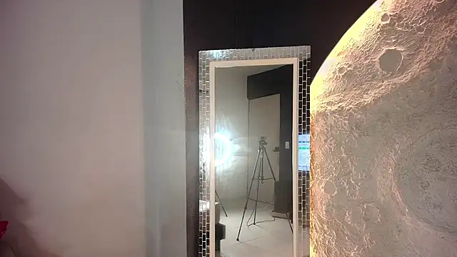 Snapshot of NaomiQueents chatting on 11, 11, 2025 NaomiQueents online show from 11, 11, 2025