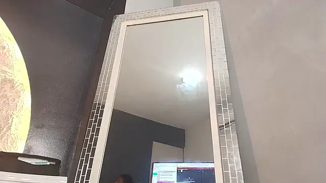 Snapshot of NaomiQueents chatting on 20, 11, 2025 NaomiQueents online show from 20, 11, 2025