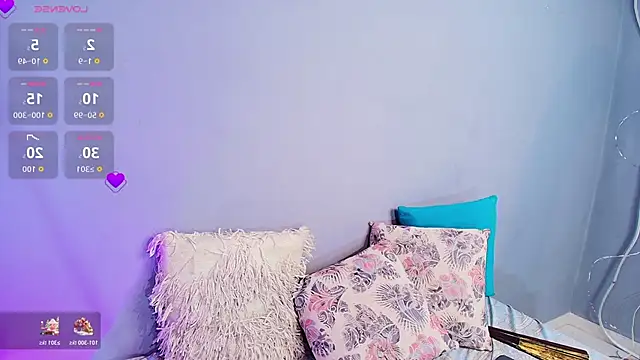 Snapshot of NaomiQueents chatting on 27, 11, 2025 NaomiQueents online show from 27, 11, 2025