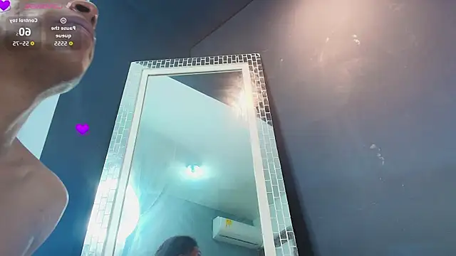 Snapshot of NaomiQueents chatting on 28, 11, 2025 NaomiQueents online show from 28, 11, 2025