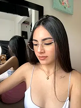 IslaCole online show from 27, 10, 2025