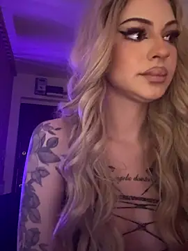 Snapshot of NovaPearl chatting on 2, 11, 2025 NovaPearl online show from 2, 11, 2025