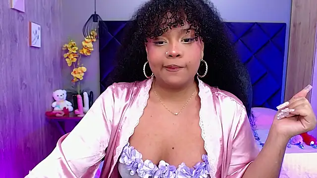 Snapshot of Aisha_Linh chatting on 24, 10, 2025 Aisha Linh online show from 24, 10, 2025