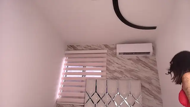 ellisrossi online show from 26, 11, 2025