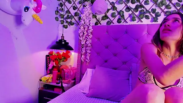 Snapshot of Violet-Storm- chatting on 24, 10, 2025 Violet-Storm- online show from 24, 10, 2025