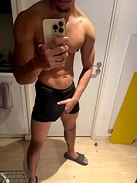 bigDickParis92 online show from 24, 10, 2025