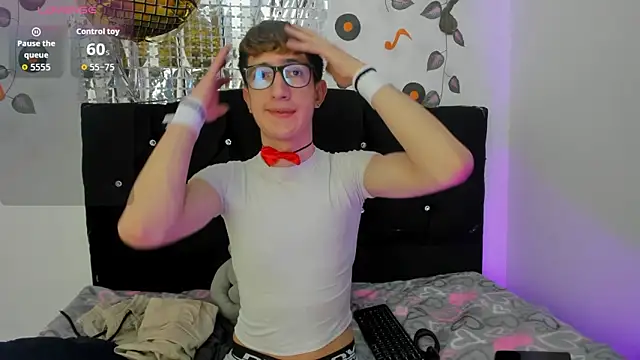 Snapshot of Erick_Taylor3 chatting on 27, 10, 2025 Erick Taylor3 online show from 27, 10, 2025