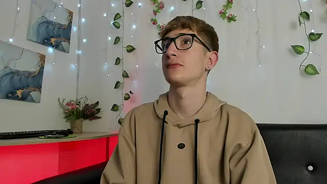 Snapshot of Erick_Taylor3 chatting on 13, 11, 2025 Erick Taylor3 online show from 13, 11, 2025