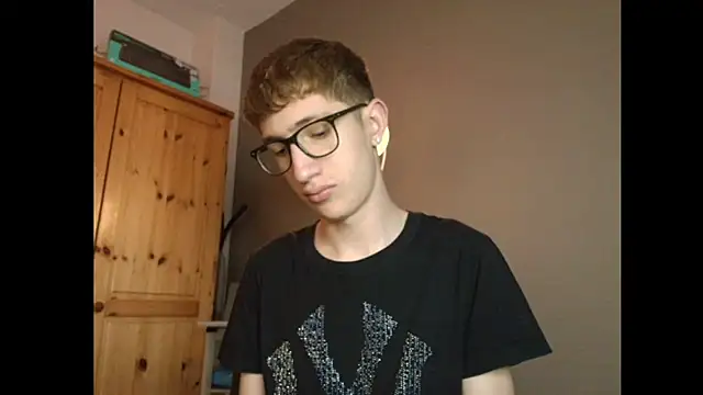 Snapshot of Erick_Taylor3 chatting on 14, 12, 2025 Erick Taylor3 online show from 14, 12, 2025