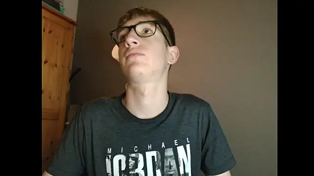 Snapshot of Erick_Taylor3 chatting on 19, 12, 2025 Erick Taylor3 online show from 19, 12, 2025