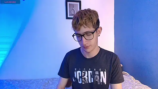 Snapshot of Erick_Taylor3 chatting on 6, 6, 2026 Erick Taylor3 online show from 6, 6, 2026