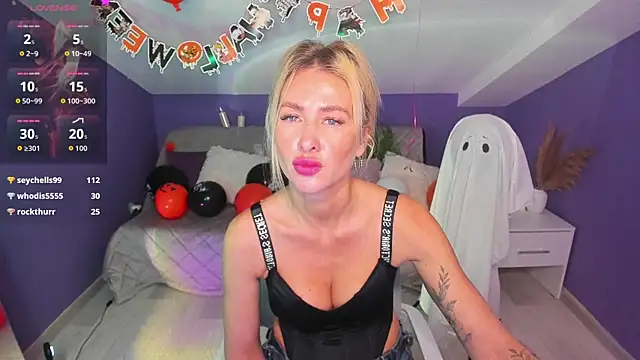 Snapshot of MadamMilly_ chatting on 1, 11, 2025 MadamMilly online show from 1, 11, 2025