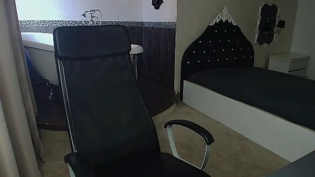Snapshot of MicahLane chatting on 5, 7, 2026 MicahLane online show from 5, 7, 2026