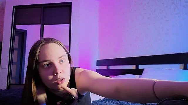 Snapshot of LunaDreeam chatting on 11, 11, 2025 LunaDreeam online show from 11, 11, 2025