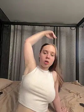 Snapshot of LunaDreeam chatting on 14, 11, 2025 LunaDreeam online show from 14, 11, 2025