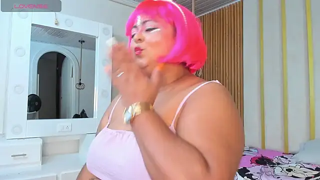 Snapshot of Hanna_curvy_ chatting on 25, 10, 2025 Hanna curvy online show from 25, 10, 2025