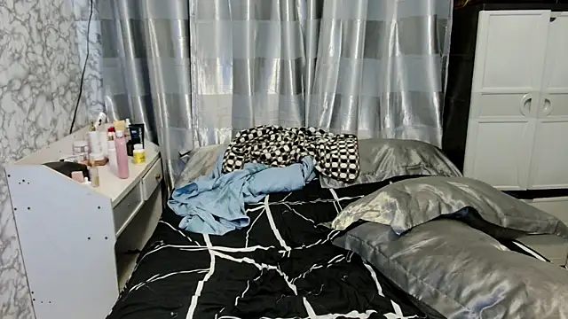 Snapshot of _Lachica_ chatting on 6, 4, 2026 Lachica online show from 6, 4, 2026
