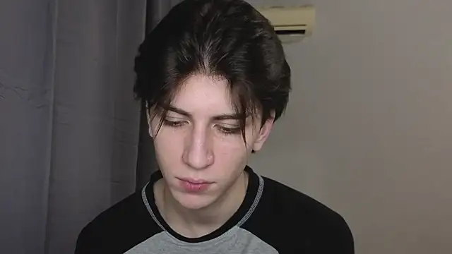 Snapshot of Oliver_star_boy_ chatting on 5, 11, 2025 Oliver star boy online show from 5, 11, 2025