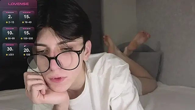 Snapshot of Oliver_star_boy_ chatting on 21, 12, 2025 Oliver star boy online show from 21, 12, 2025