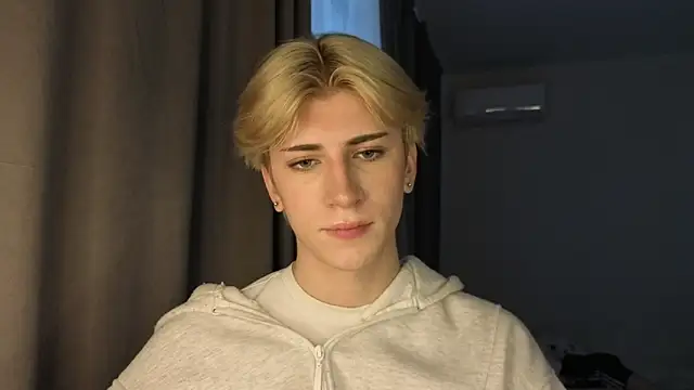 Snapshot of Oliver_star_boy_ chatting on 25, 5, 2026 Oliver star boy online show from 25, 5, 2026