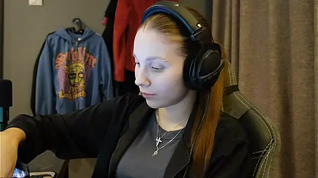 Snapshot of Softixq chatting on 17, 11, 2025 Softixq online show from 17, 11, 2025