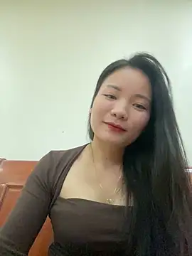 Bee Yellow00 online show from 3, 11, 2025