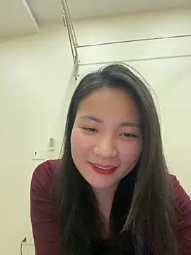 Bee Yellow00 online show from 20, 12, 2025