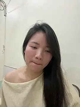 Bee Yellow00 online show from 14, 2, 2026